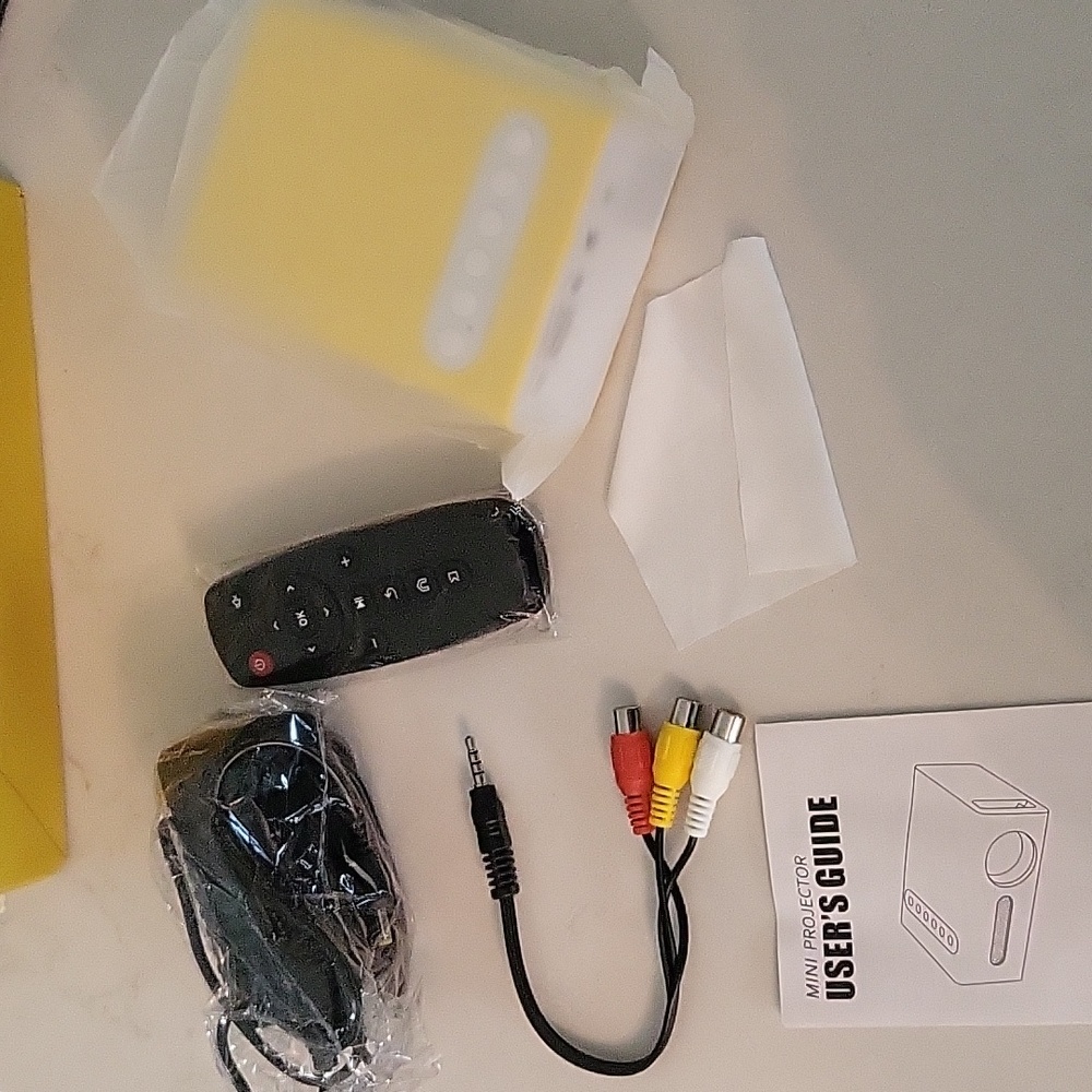 LED Source Mini Projector - Picture 4 of 5
